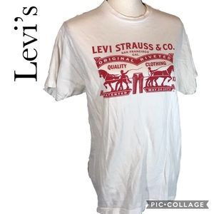 Levi’s white logo t-shirt size Medium